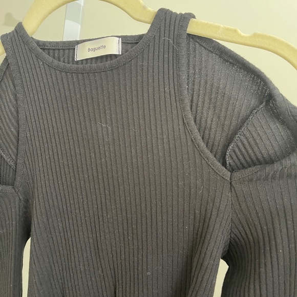 Baguette shoulder cut out sweater - Picture 4 of 4